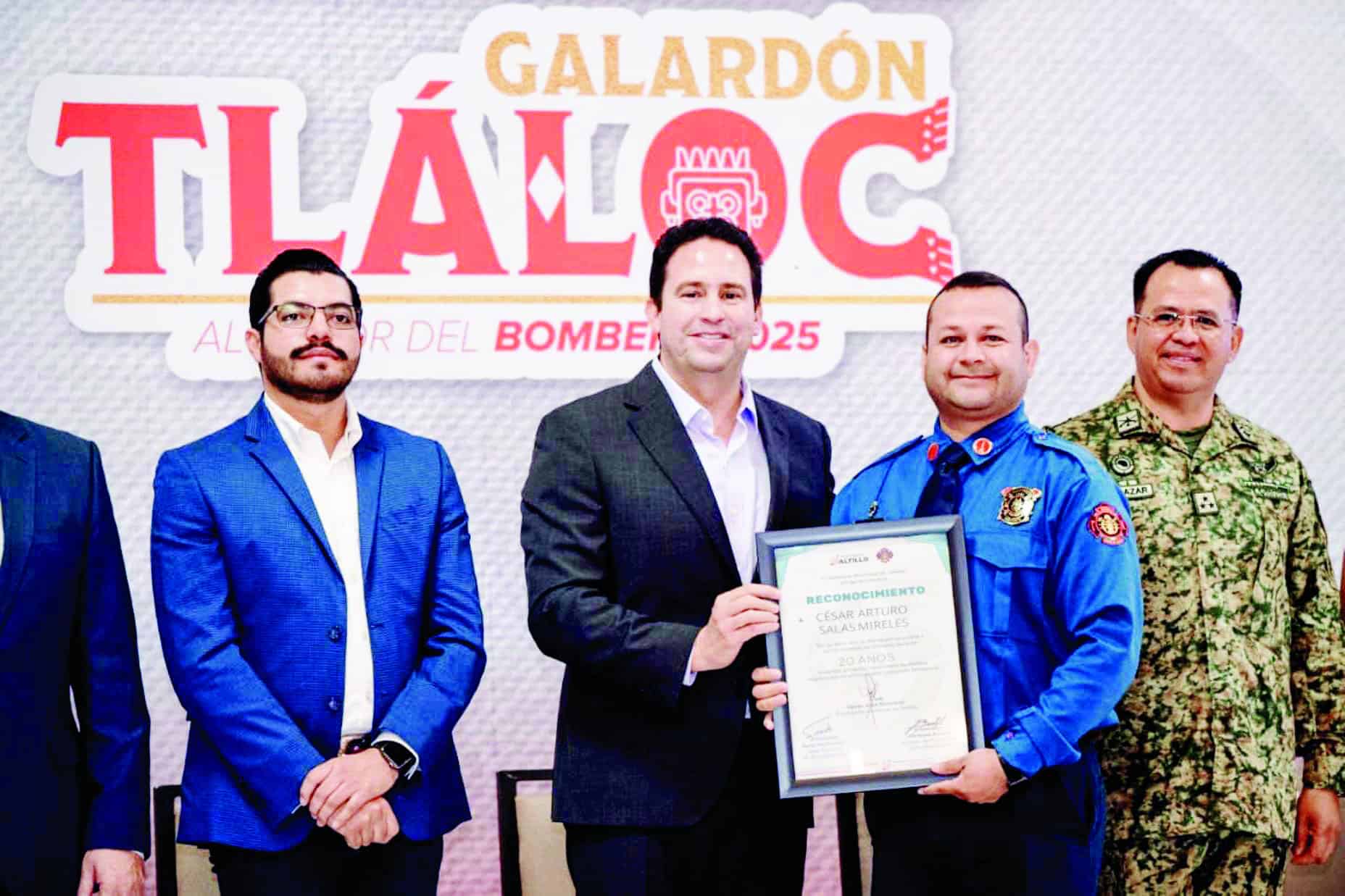 Cuerpo de Bomberos de Saltillo destacado con Galardón Tláloc por Alcalde Javier Díaz