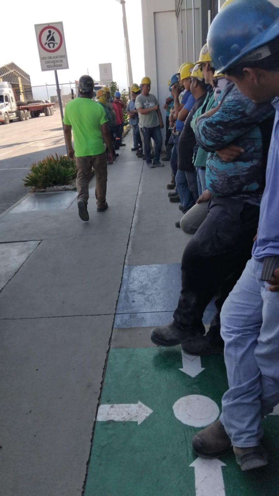 Grupo Fox despide a 60 obreros tras paro laboral; crece la tensión en Castaños 