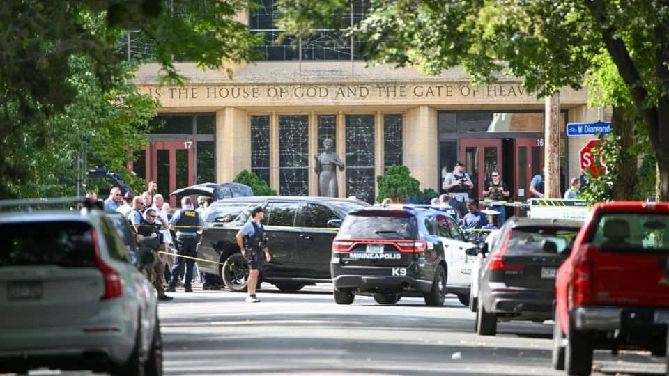 Investigan ataque en iglesia católica de Minneapolis como terrorismo interno