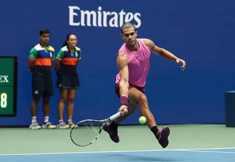 Carlos Alcaraz derrota a Luciano Darderi y avanza en el US Open