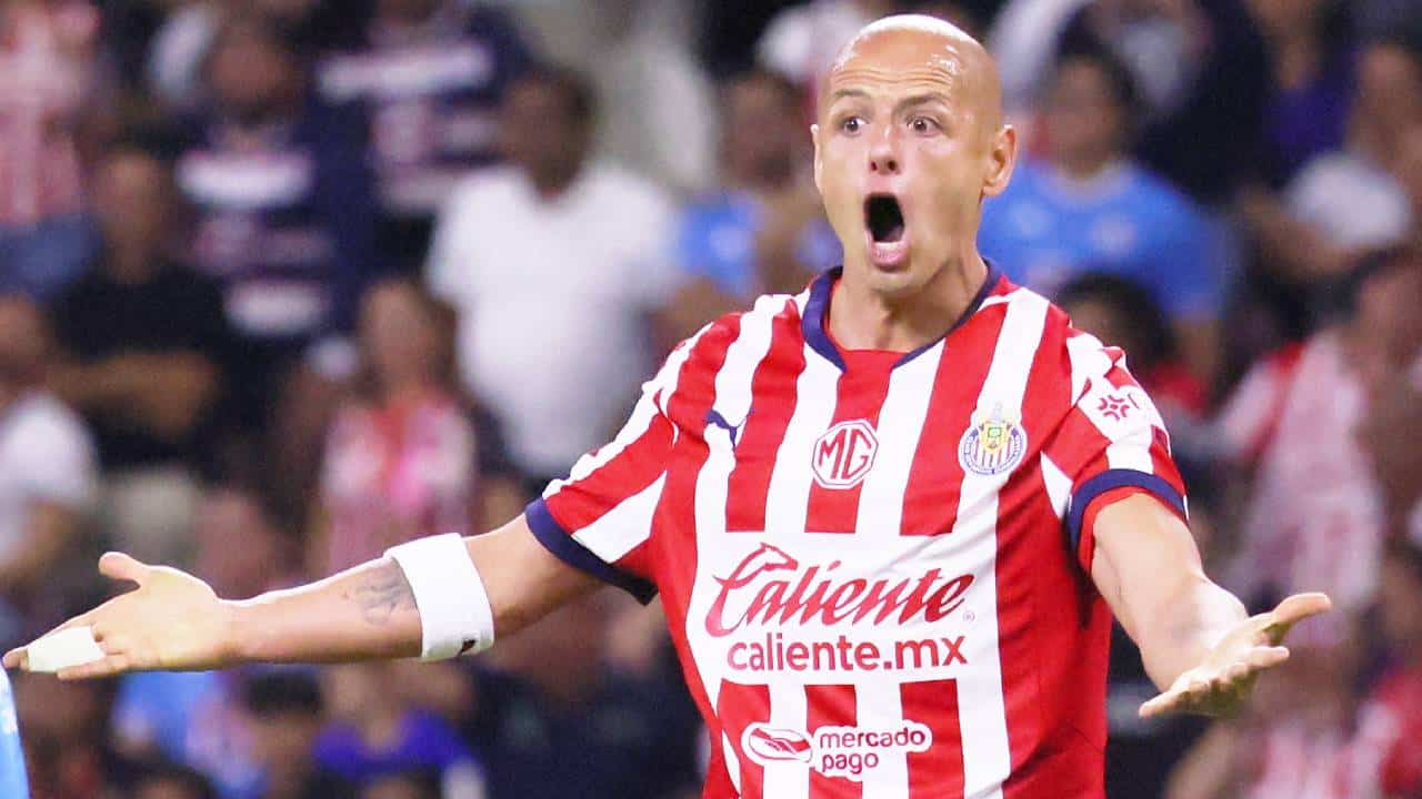 Chicharito regresa a una convocatoria de Chivas para enfrentar a Cruz Azul