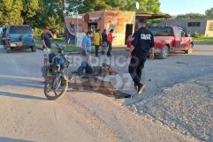 Embiste dama a motociclista en Múzquiz; el afectado terminó lesionado