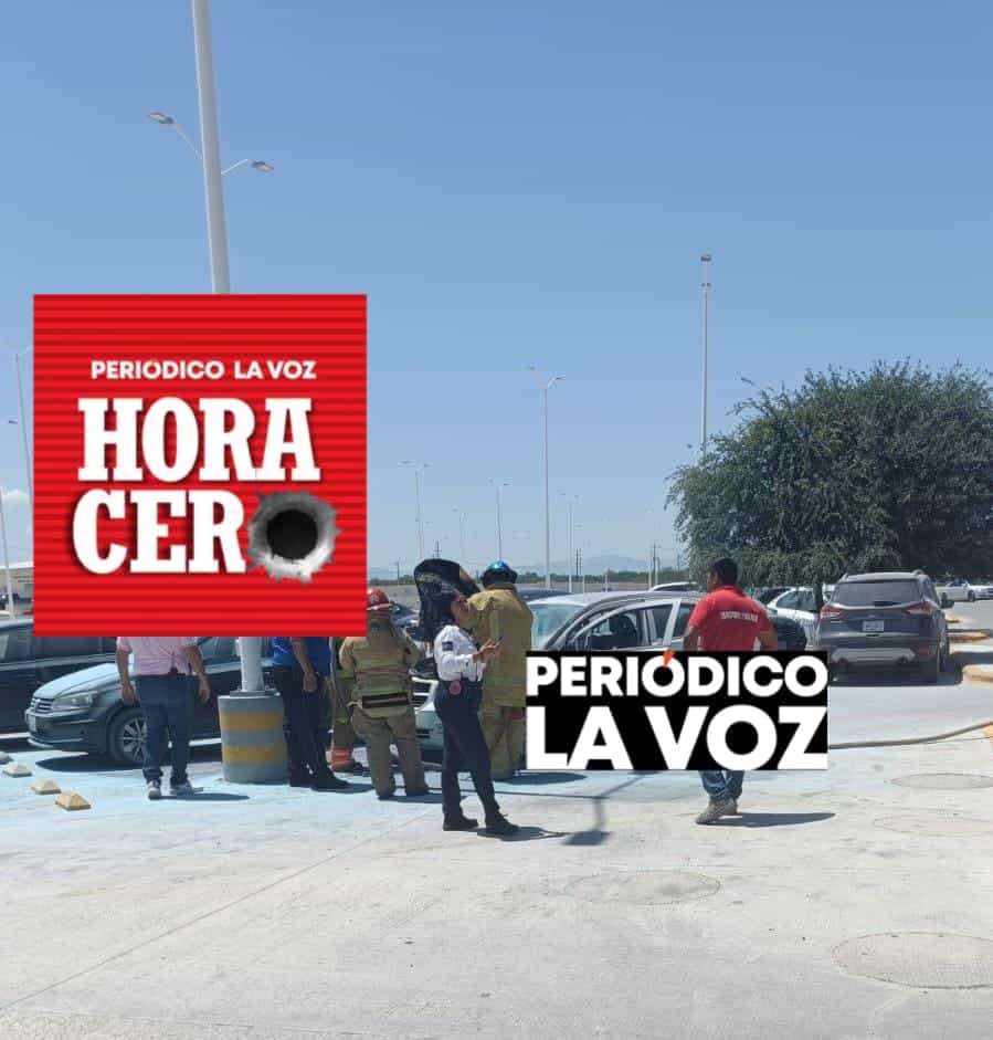 Se quema automóvil en estacionamiento del Mall Paseo Monclova