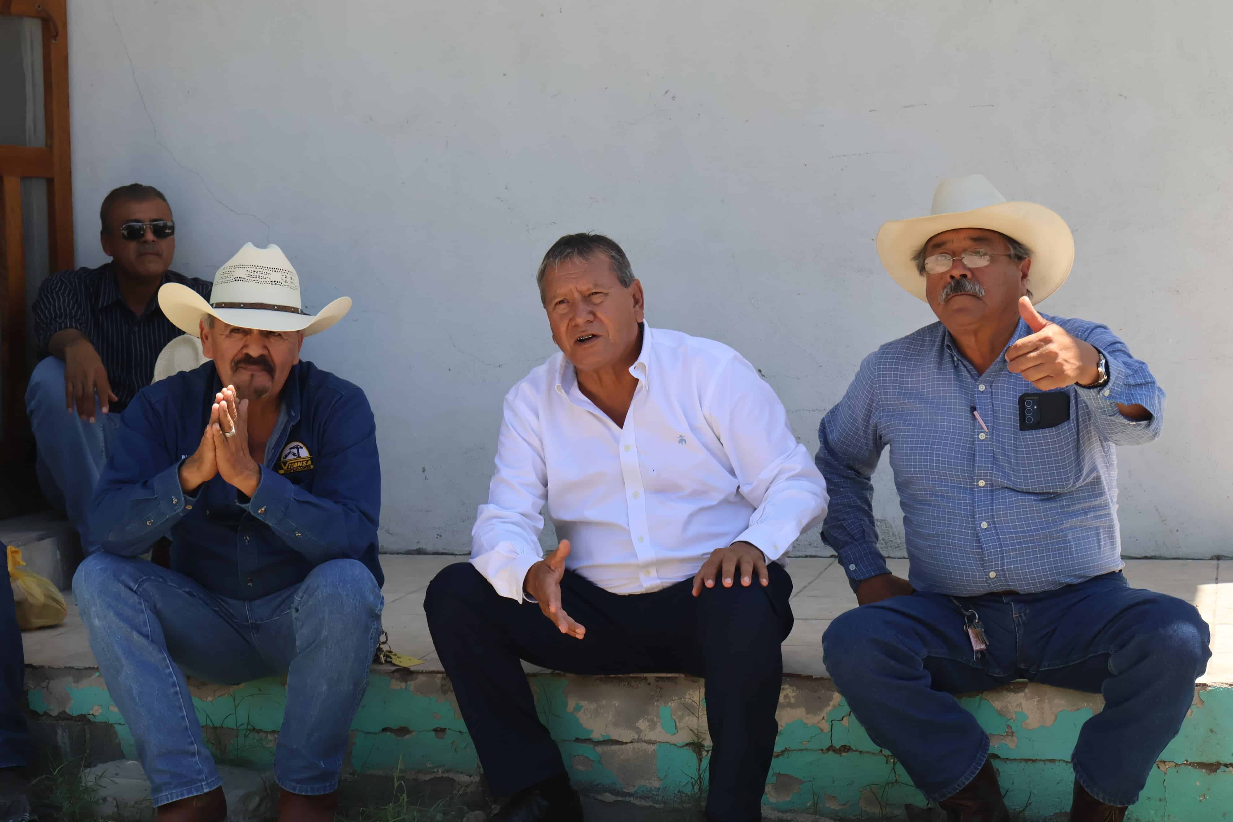 Responde Óscar Ríos a peticiones en colonia San Luisito