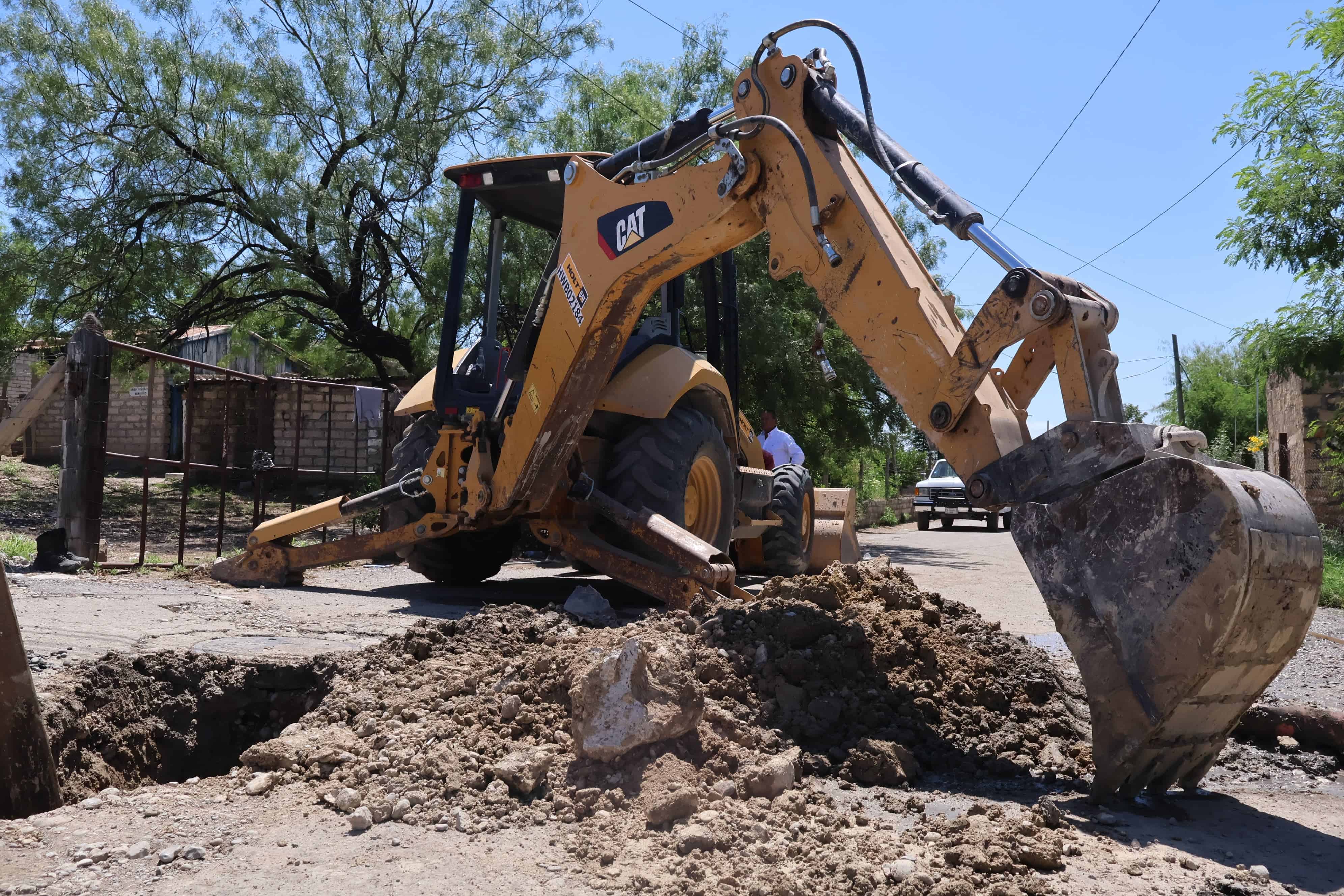 Responde Óscar Ríos a peticiones en colonia San Luisito