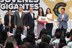 Karateca monclovense Ana Victoria Muñoz Saucedo, galardonada por sus logros