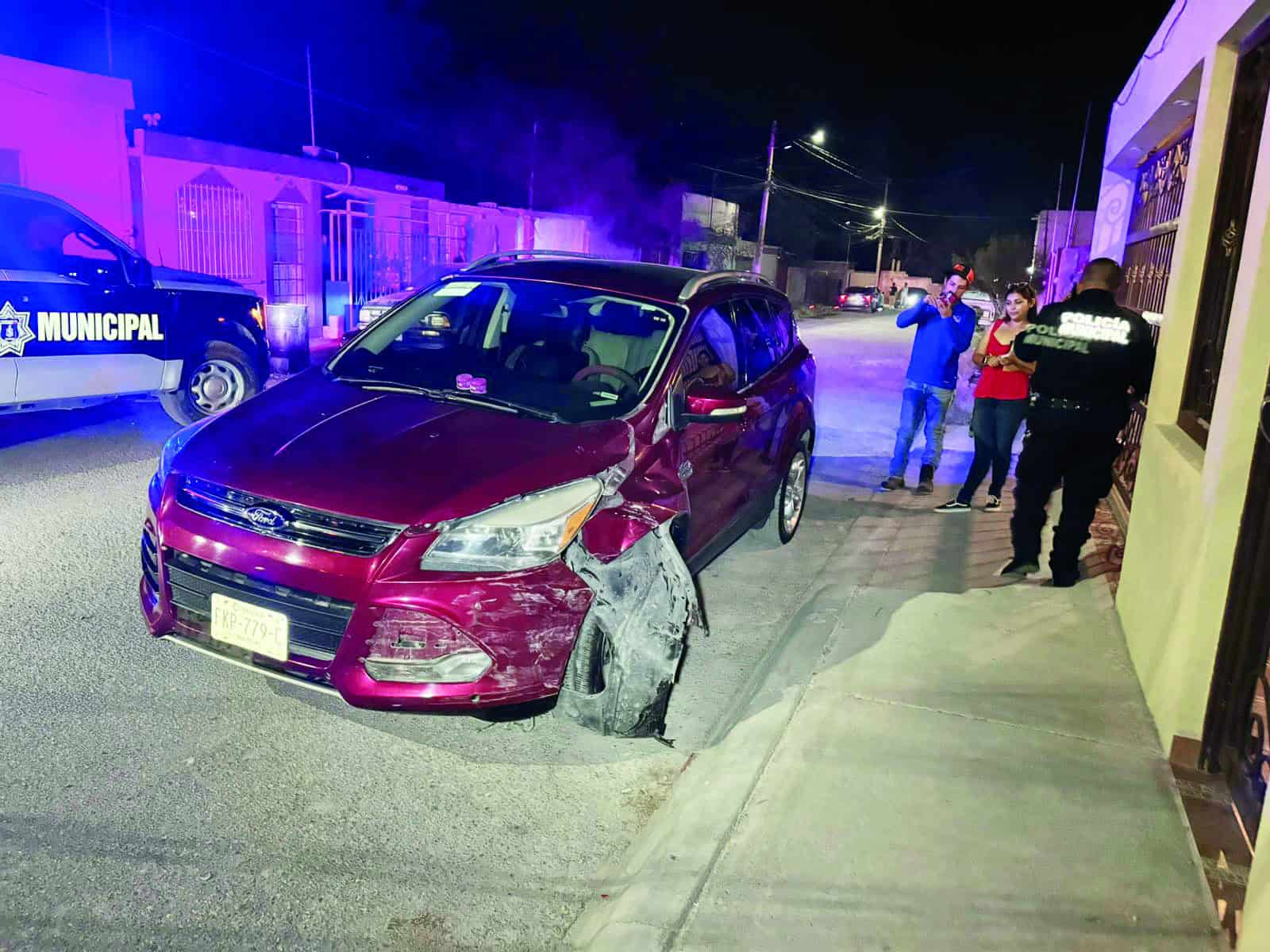 Conductor Provoca Choque por Exceso de Velocidad en Colonia Del Río