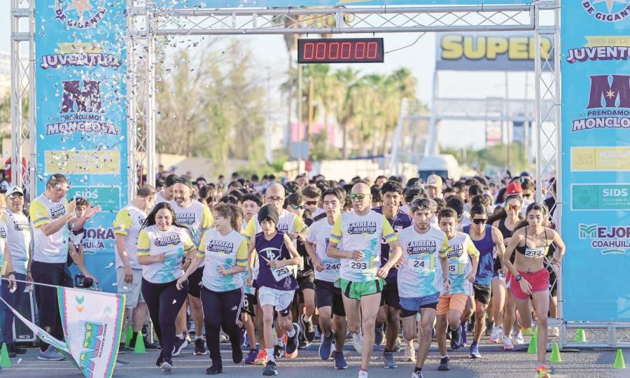 Más de 500 jóvenes celebran la Carrera de la Juventud 5K en Monclova