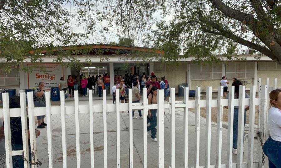 Alumnos sin clases en Escuela Secundaria Francisco Murguía de Sabinas