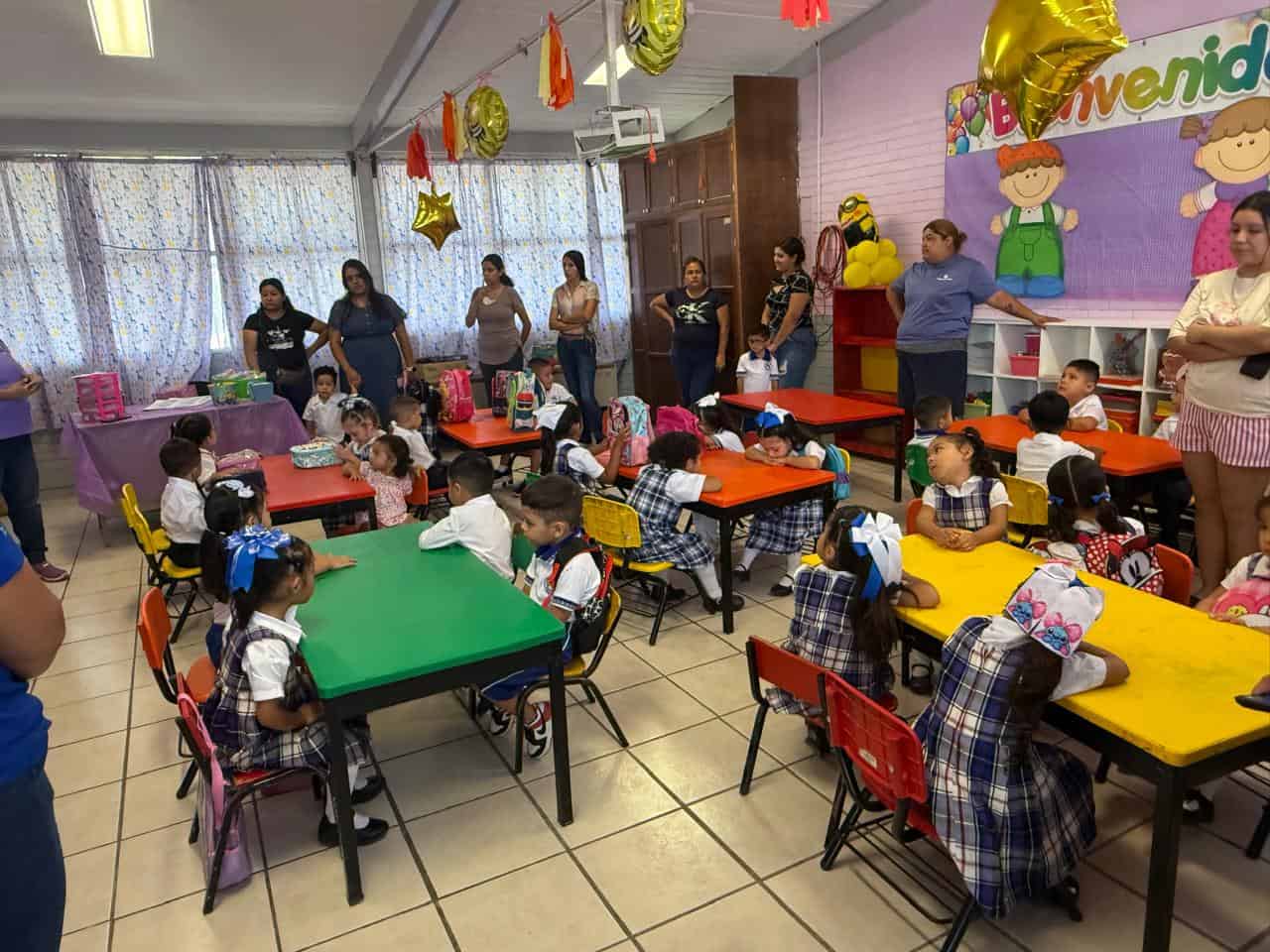 Reencuentros y expectativas en el regreso a clases en Monclova