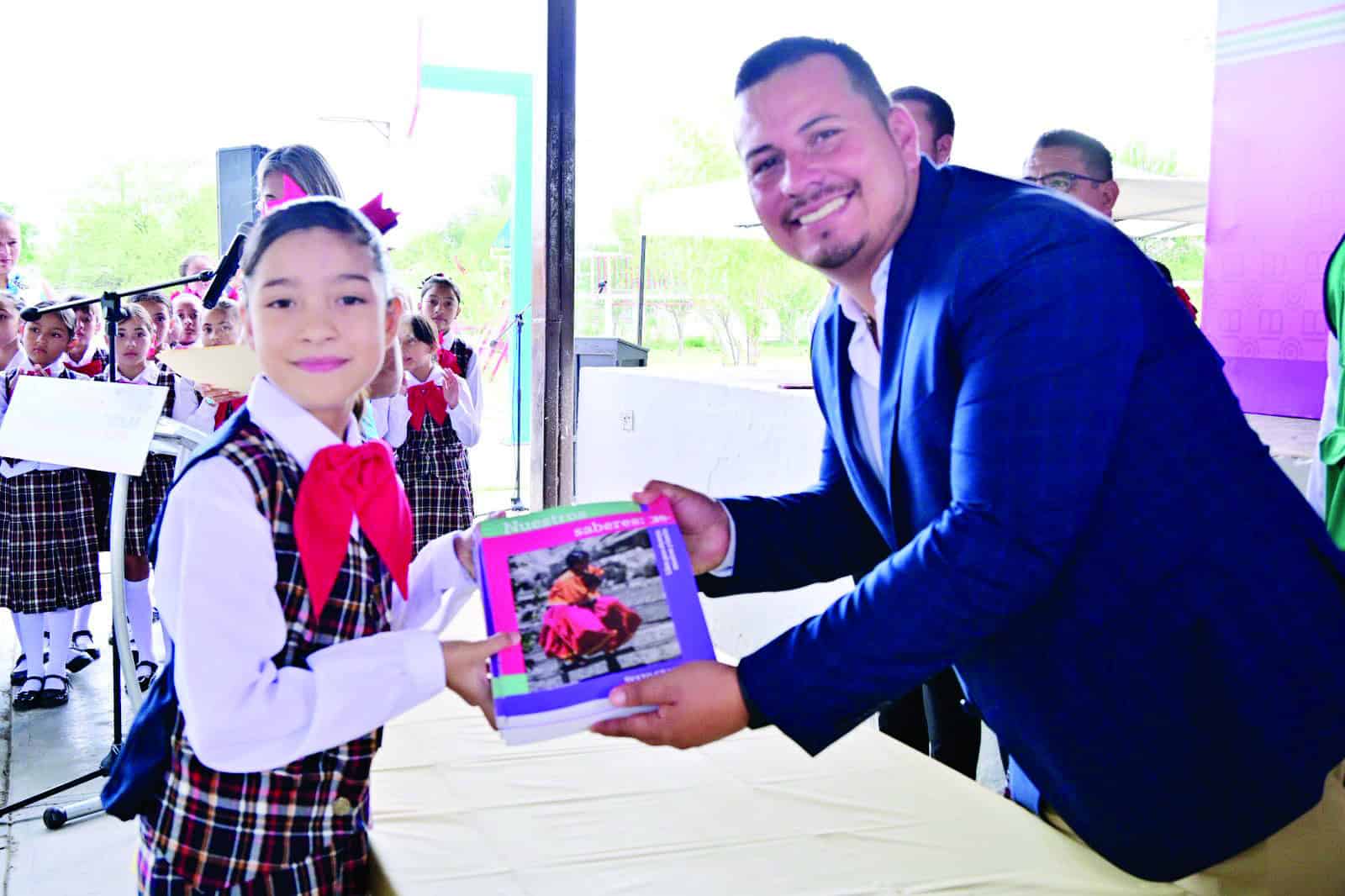 Alcalde Javier Flores da inicio al ciclo escolar 2025-2026 en la Escuela Ricardo Flores Magón
