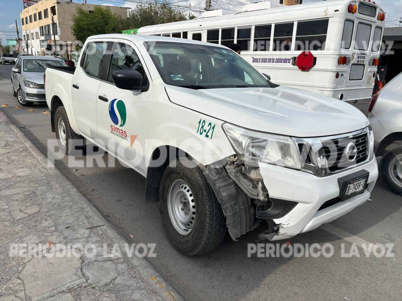 Conductora Imprudente Provoca Choque con Camioneta del SIMAS