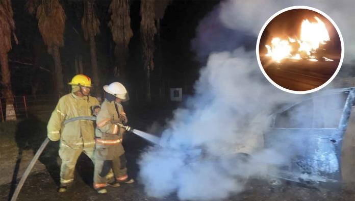 Vehículo se incendia en la carretera 57 a la altura de Morelos