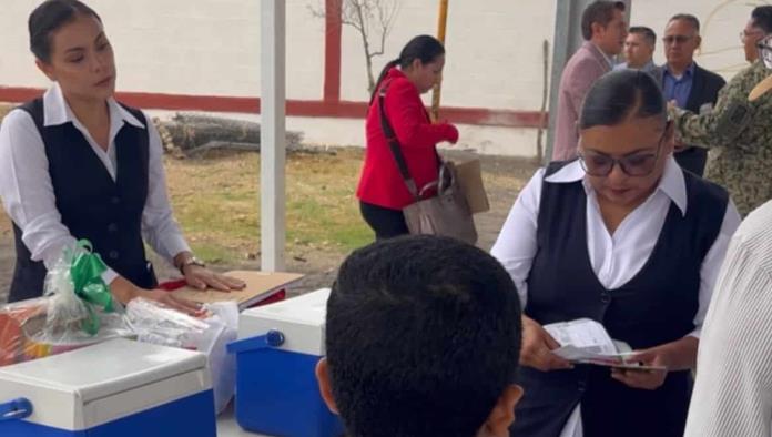 Inicia vacunación escolar en Ciudad Acuña para completar cartillas infantiles