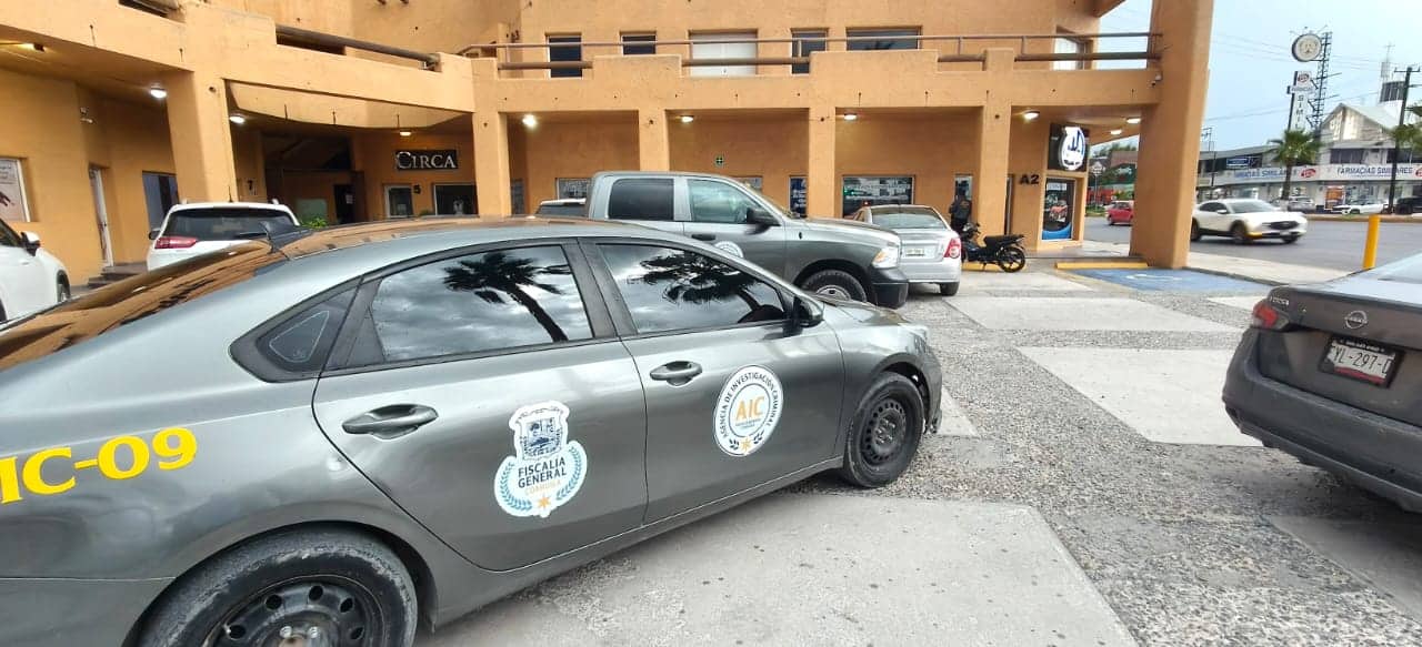 Clientes exigen entrega de vehículos tras presunto fraude en agencia