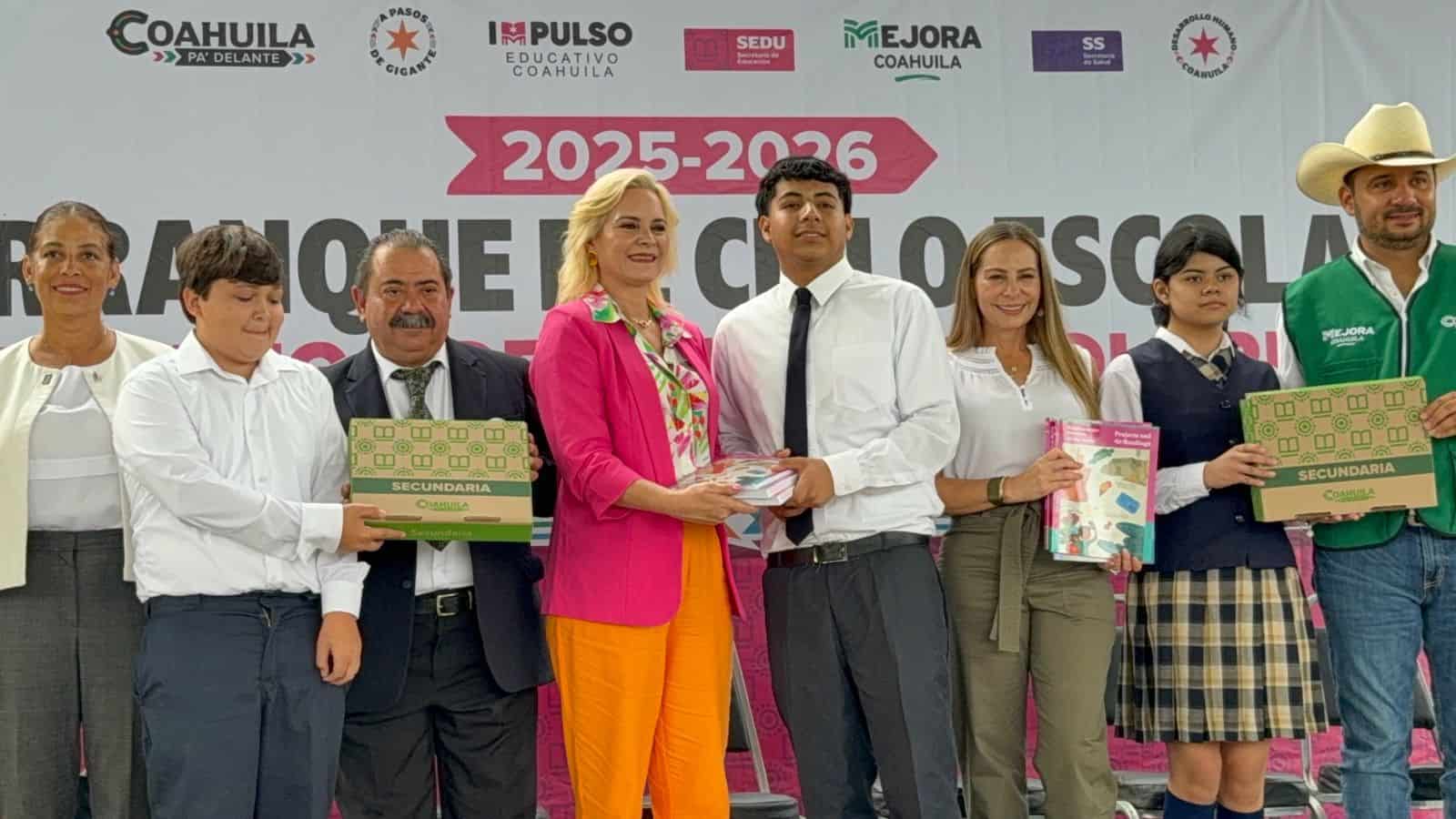 Entrega de útiles escolares beneficia a alumnos en Escuela Secundaria de Coahuila