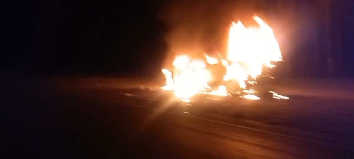 Vehículo se incendia en la carretera 57 a la altura de Morelos