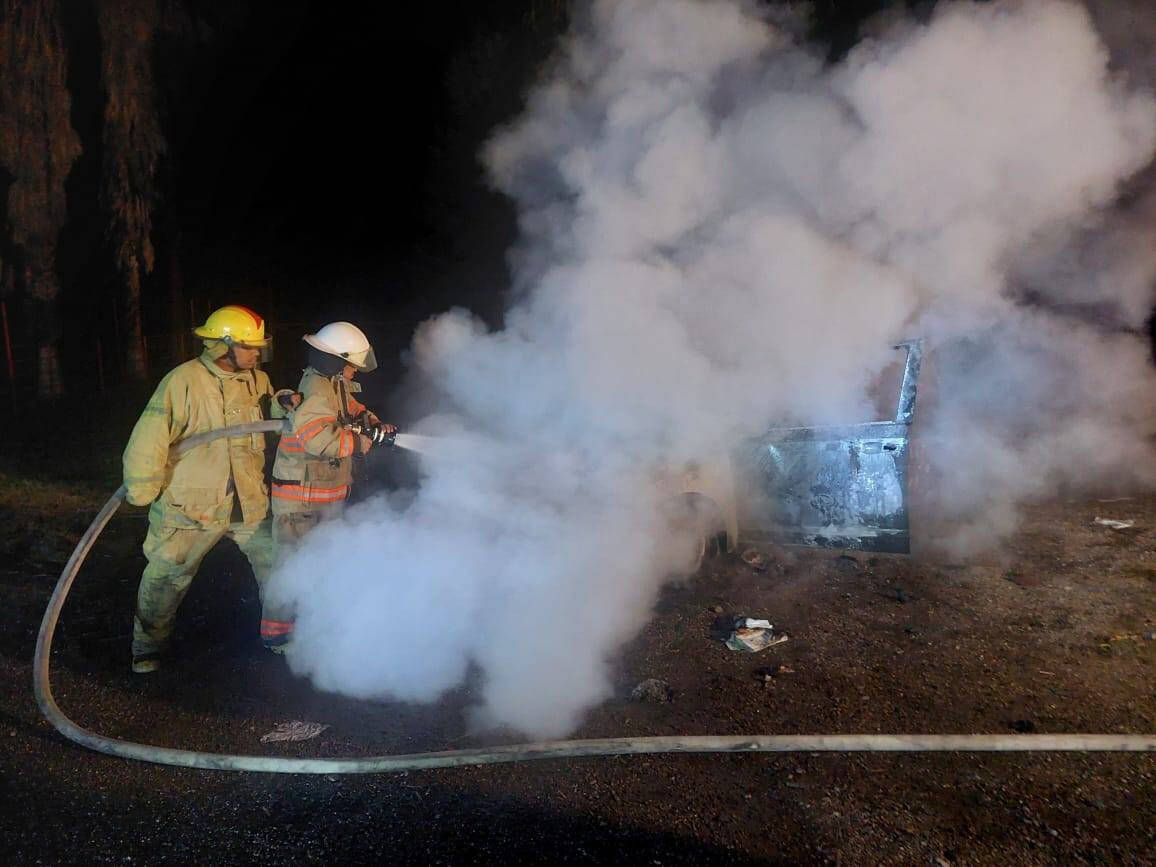 Vehículo se incendia en la carretera 57 a la altura de Morelos