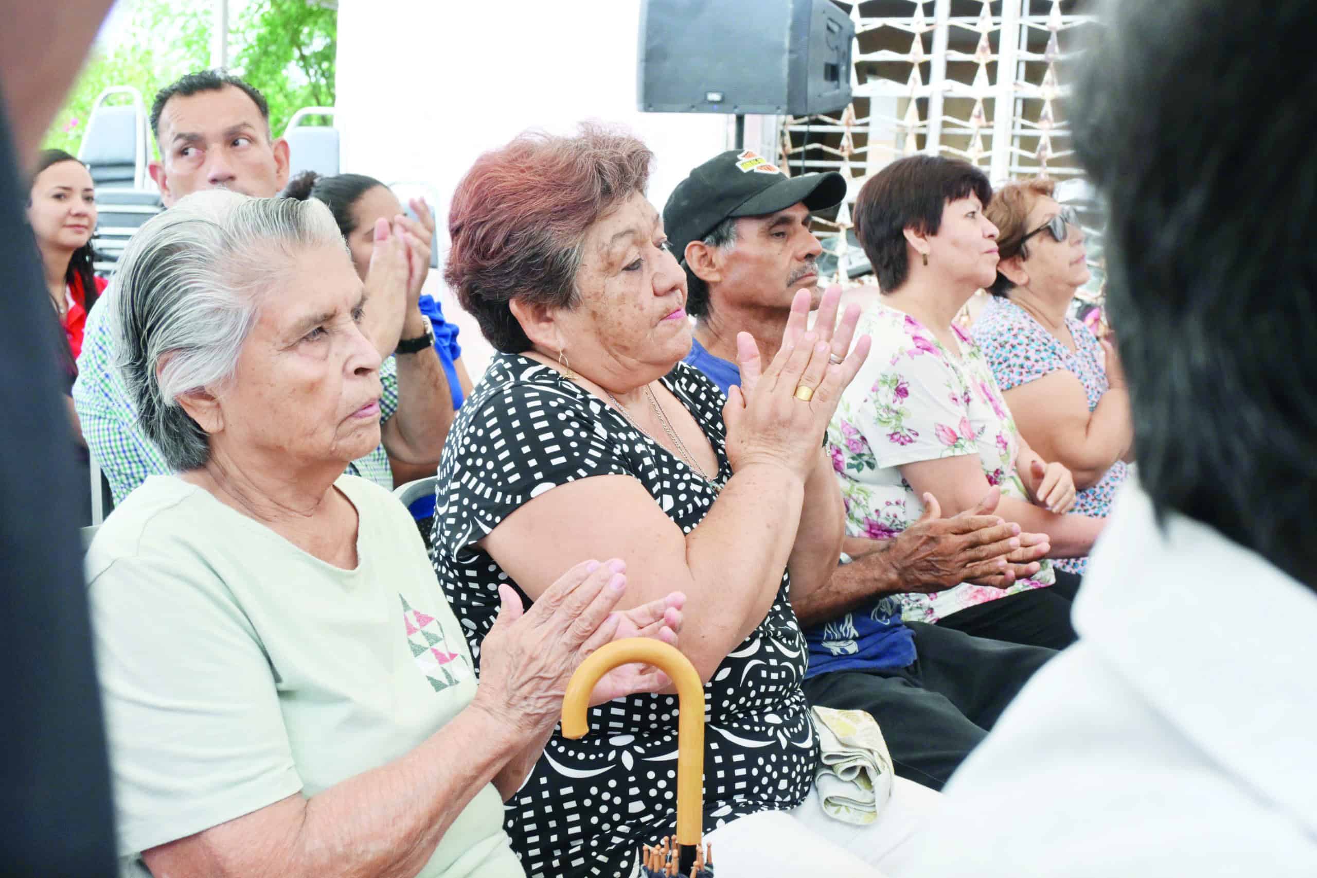 Alcaldesa Sari Pérez Cantú lidera obras de recarpeteo en Frontera