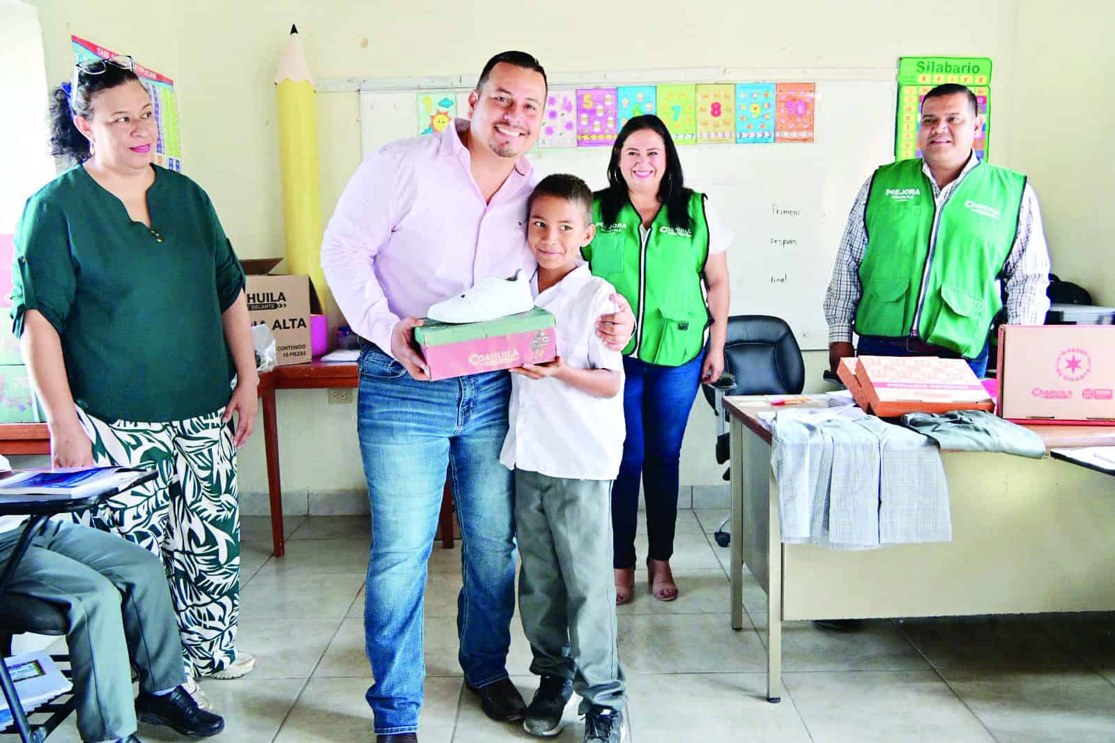 Alcalde de San Buenaventura fortalece lazos en comunidades rurales con entrega de apoyos