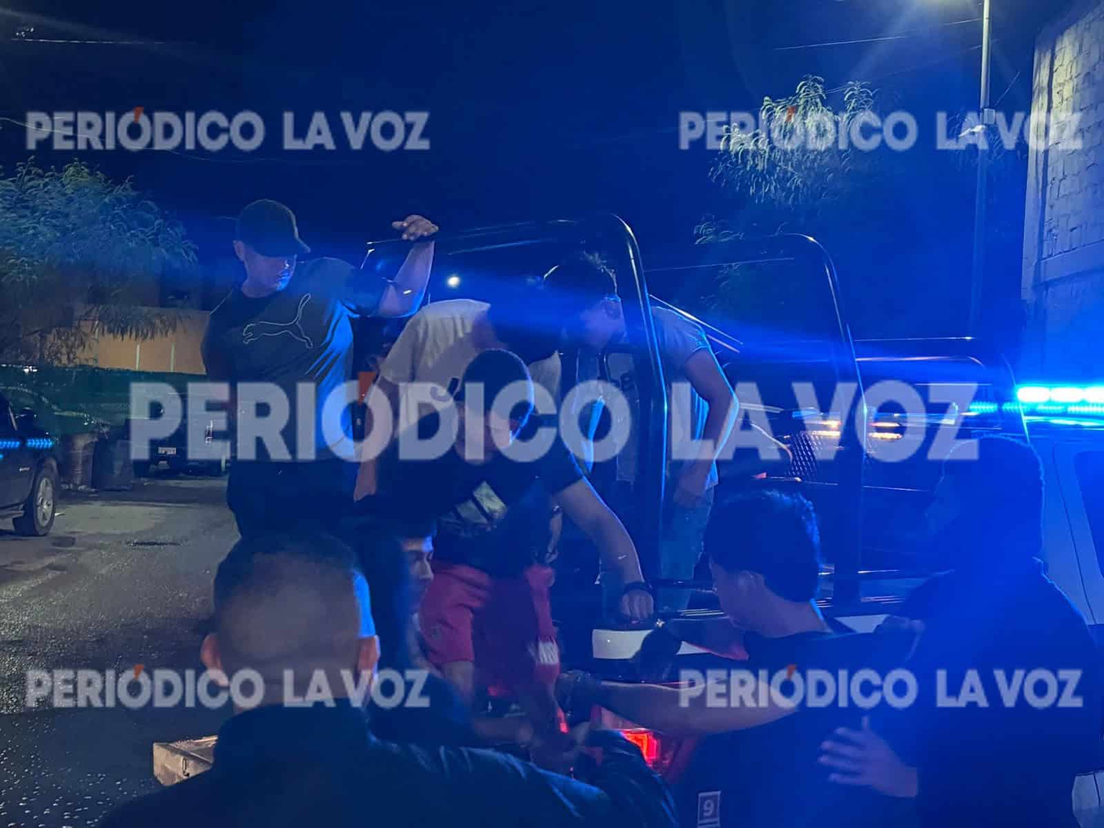 Policía detiene a individuos por allanamiento y amenazas
