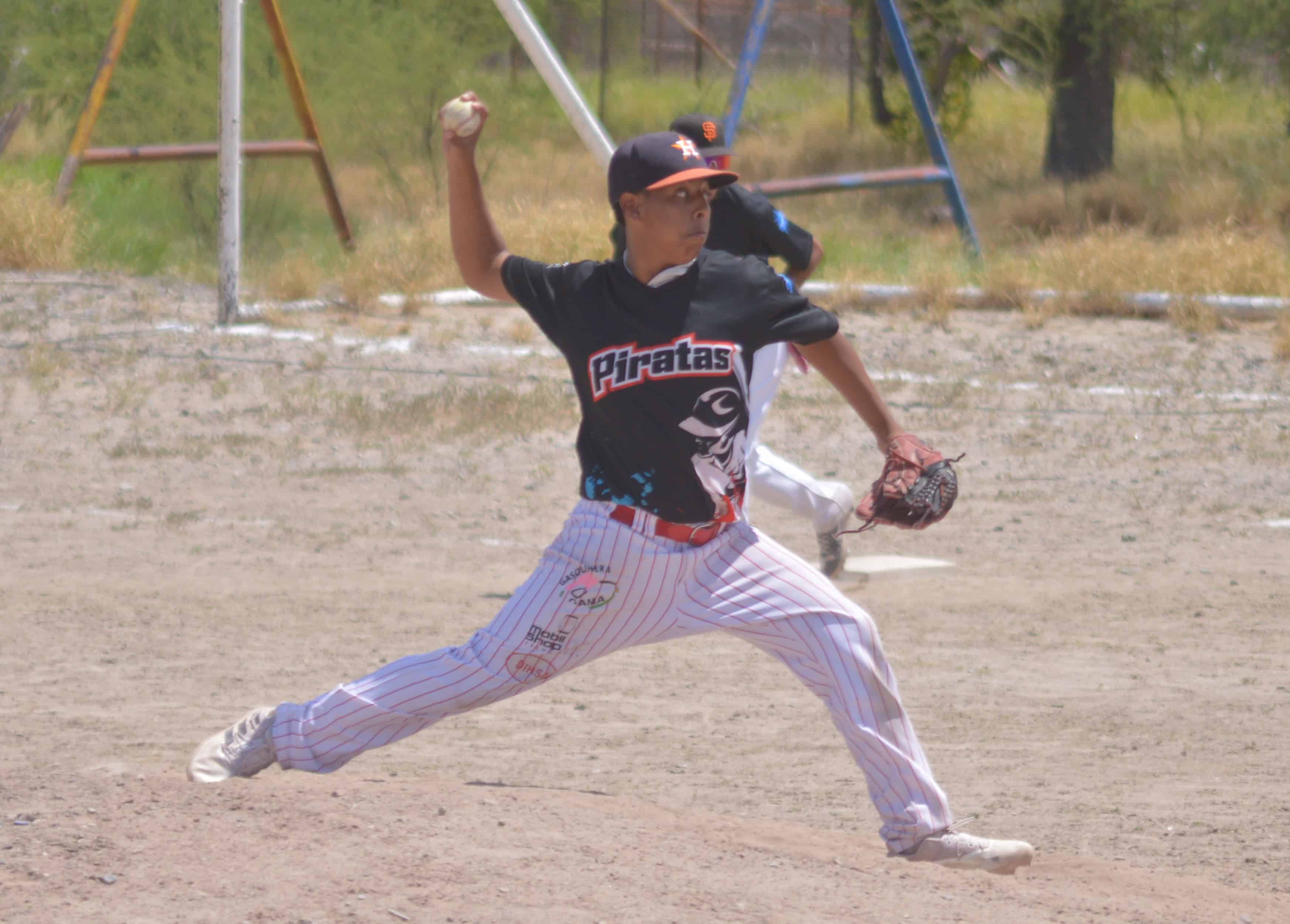 Piratas se impone a Yankees en emocionante jornada de béisbol