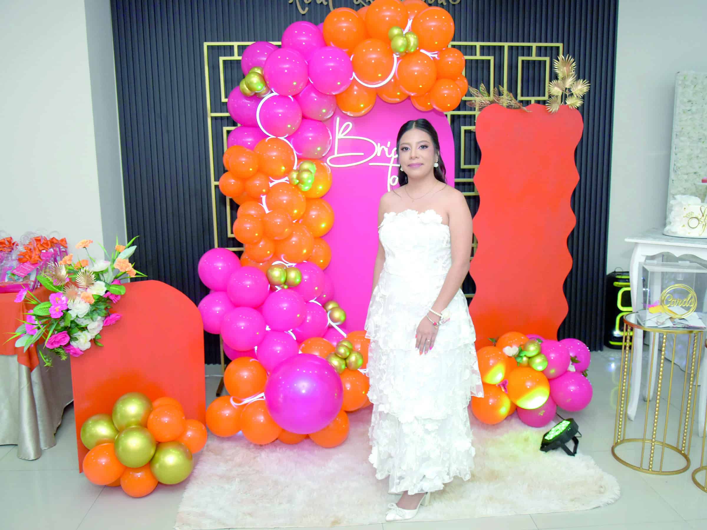 Familia y amigos celebran la próxima boda de Valeria Cristina