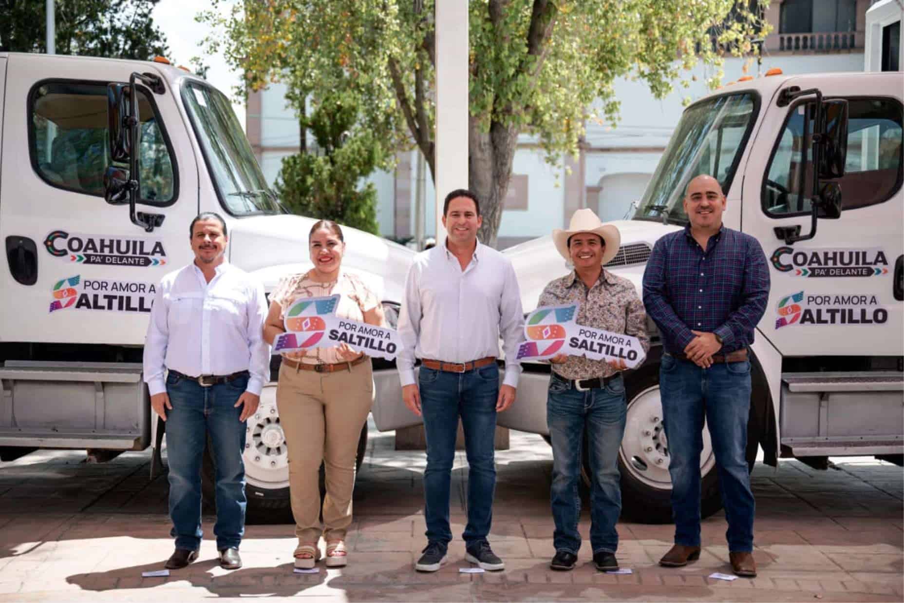 Alcalde Javier Díaz González dona camiones recolectores de basura a Juárez y Candela en Coahuila