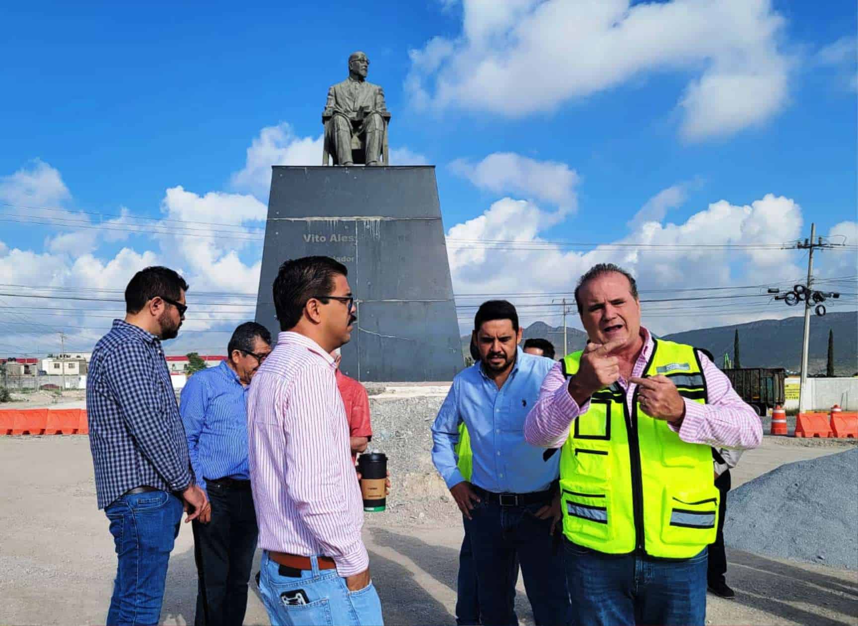 Inician labores de reubicación del Monumento Vito Alessio Robles en Saltillo