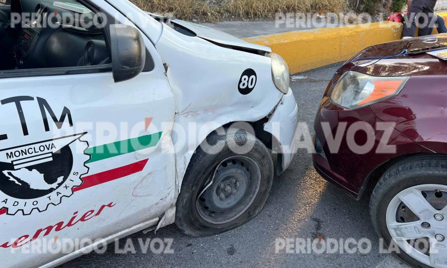 Choque en avenida López Mateos involucra a conductora y taxi