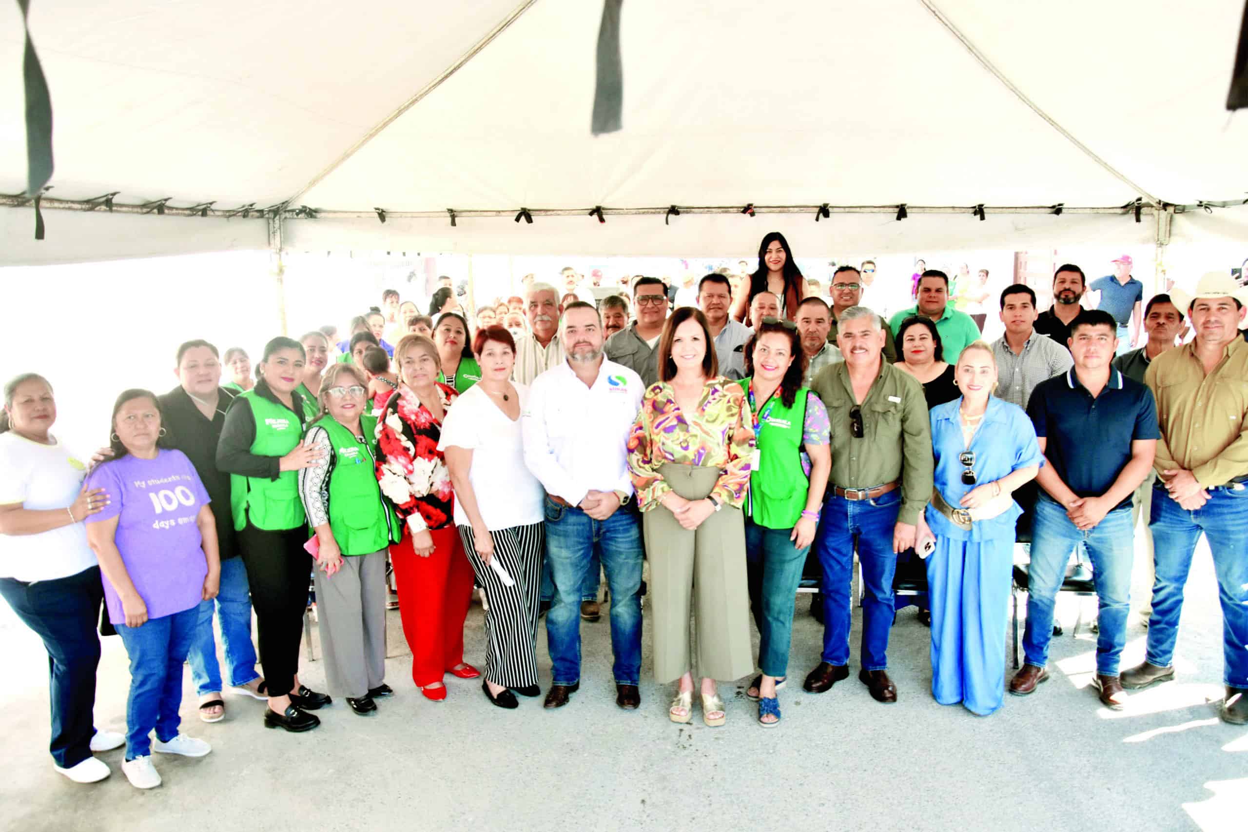 Alcaldesa Sari Pérez Cantú lidera obra de reposición de red de agua potable en Frontera