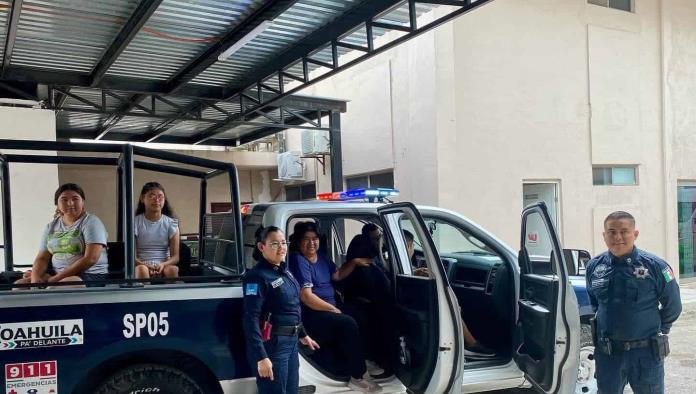 Personas con capacidades diferentes visitan oficinas municipales en Villa Unión