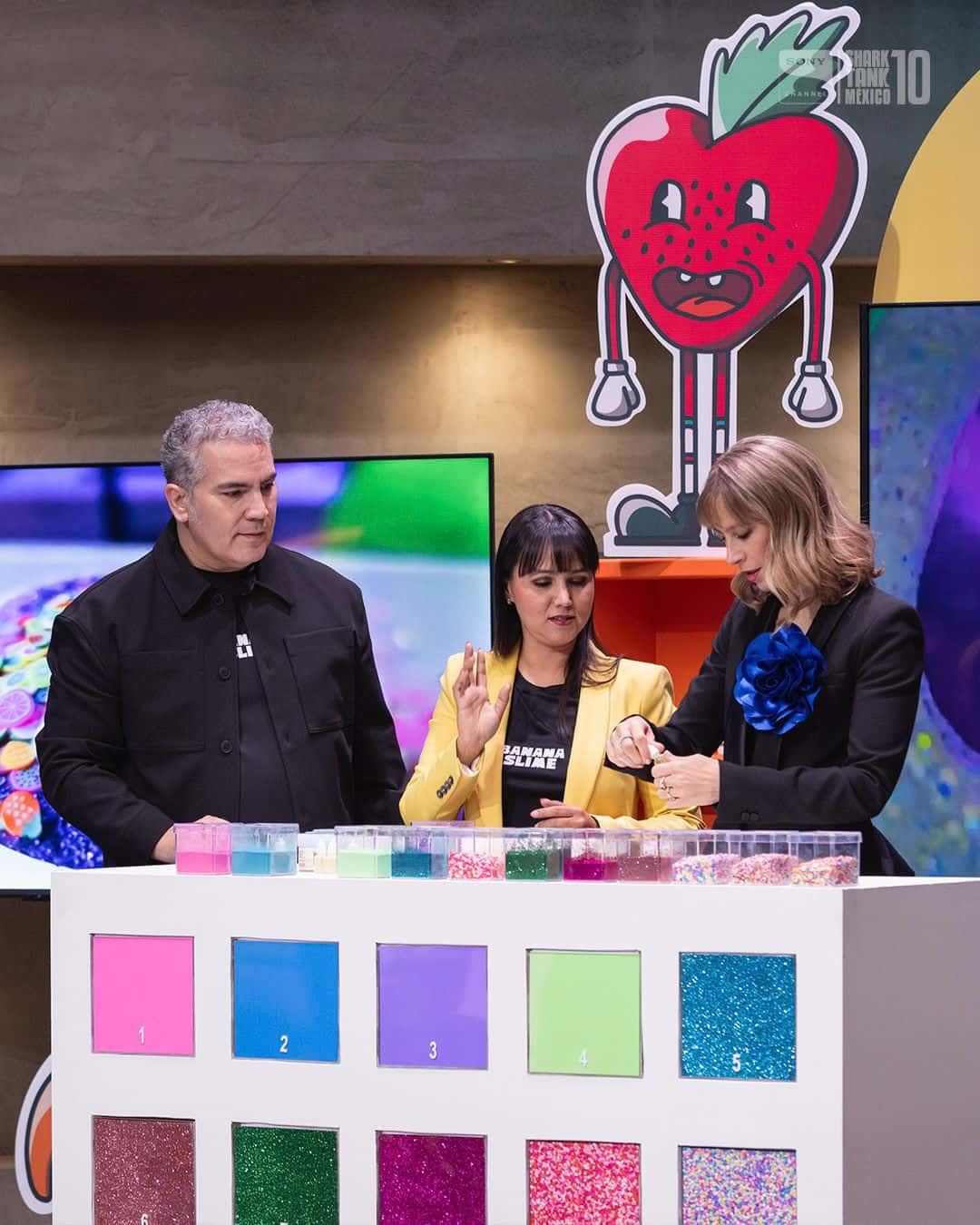 Mónica Flores Vara presenta Banana Slime en Shark Tank México