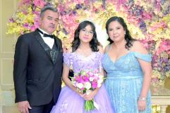 Natalia Leyva Rico comparte alegría en su XV primaveras