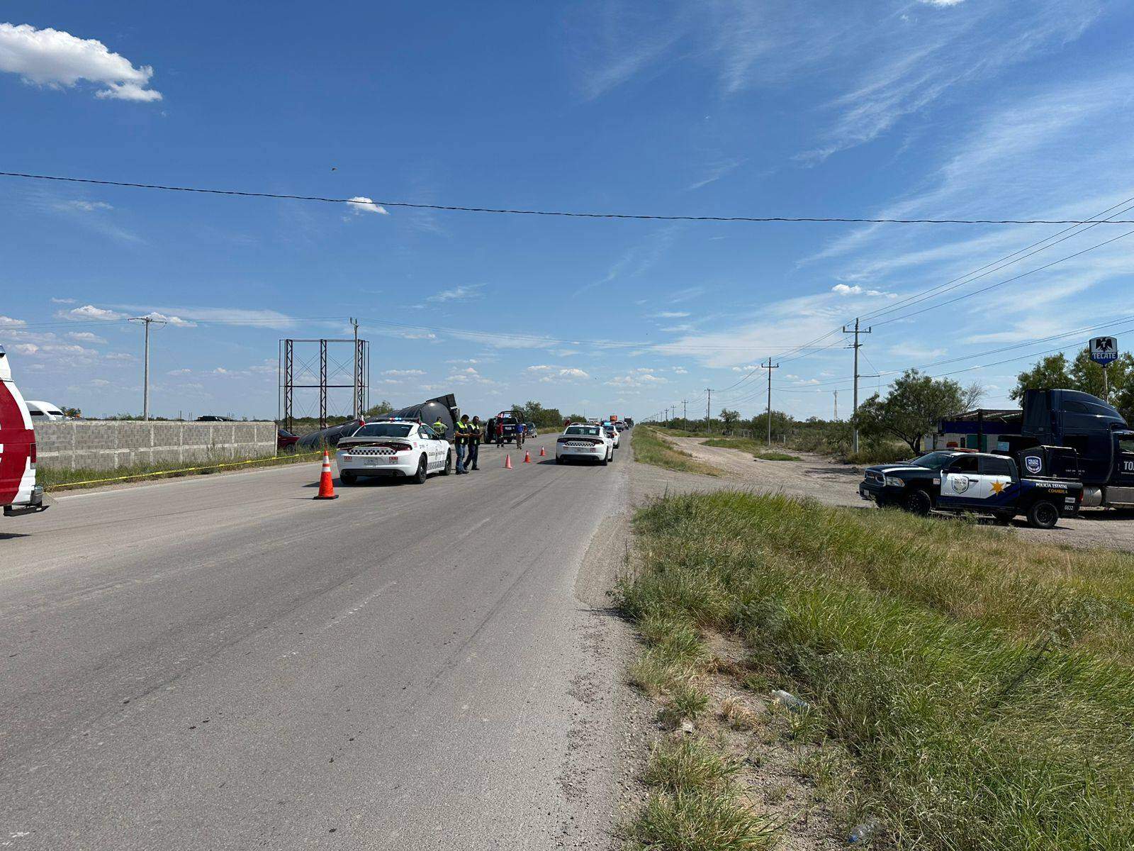 Así fue cómo volcó una pipa tras falla mecánica en carretera a Guerrero