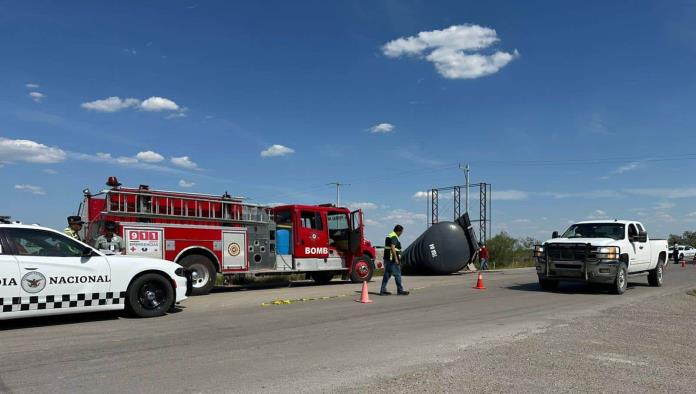 Así fue cómo volcó una pipa tras falla mecánica en carretera a Guerrero