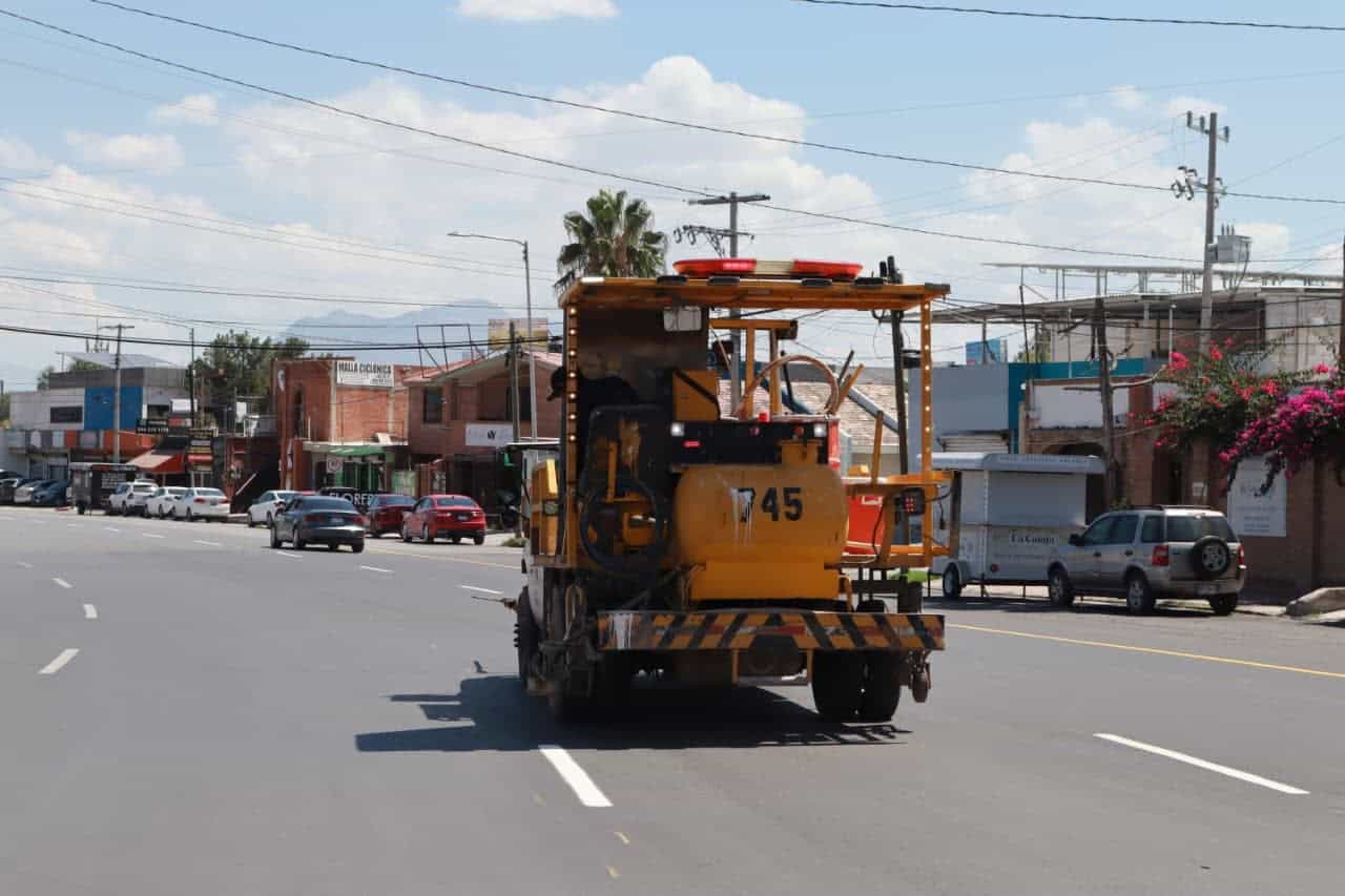 Acciones de limpieza en puente peatonal unen fraccionamientos en Saltillo