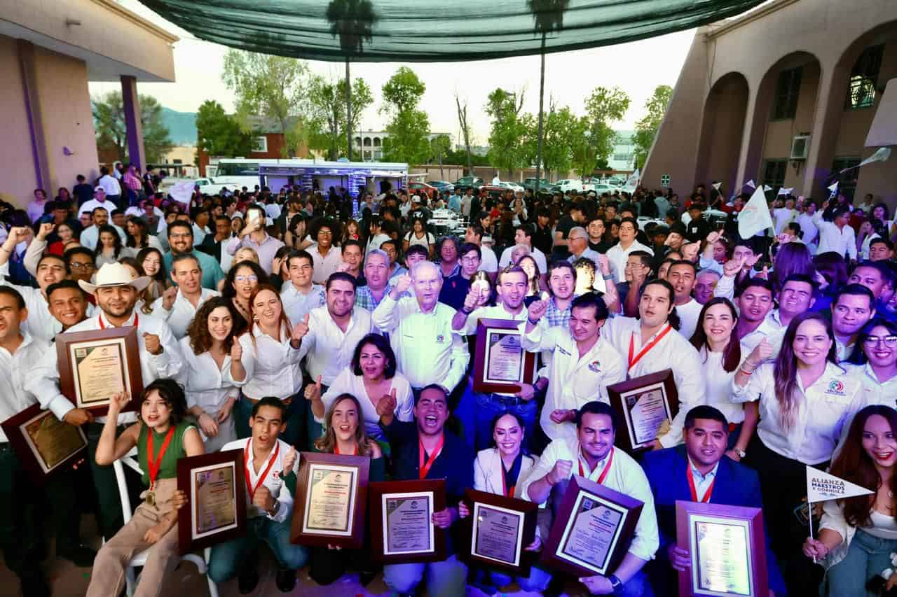 Manolo Jiménez Salinas reconocido en ceremonia de Galardones RED 2025 del PRI Coahuila