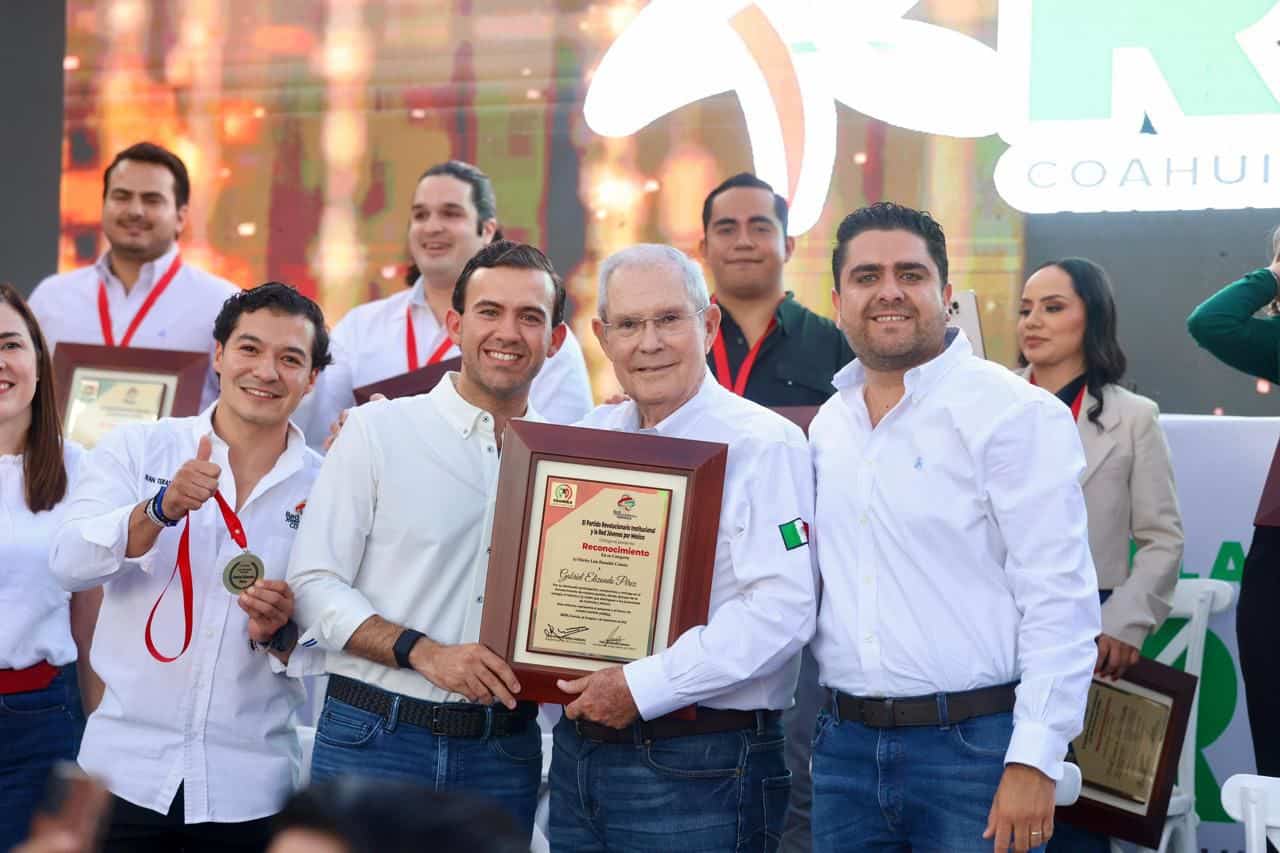 Manolo Jiménez Salinas reconocido en ceremonia de Galardones RED 2025 del PRI Coahuila