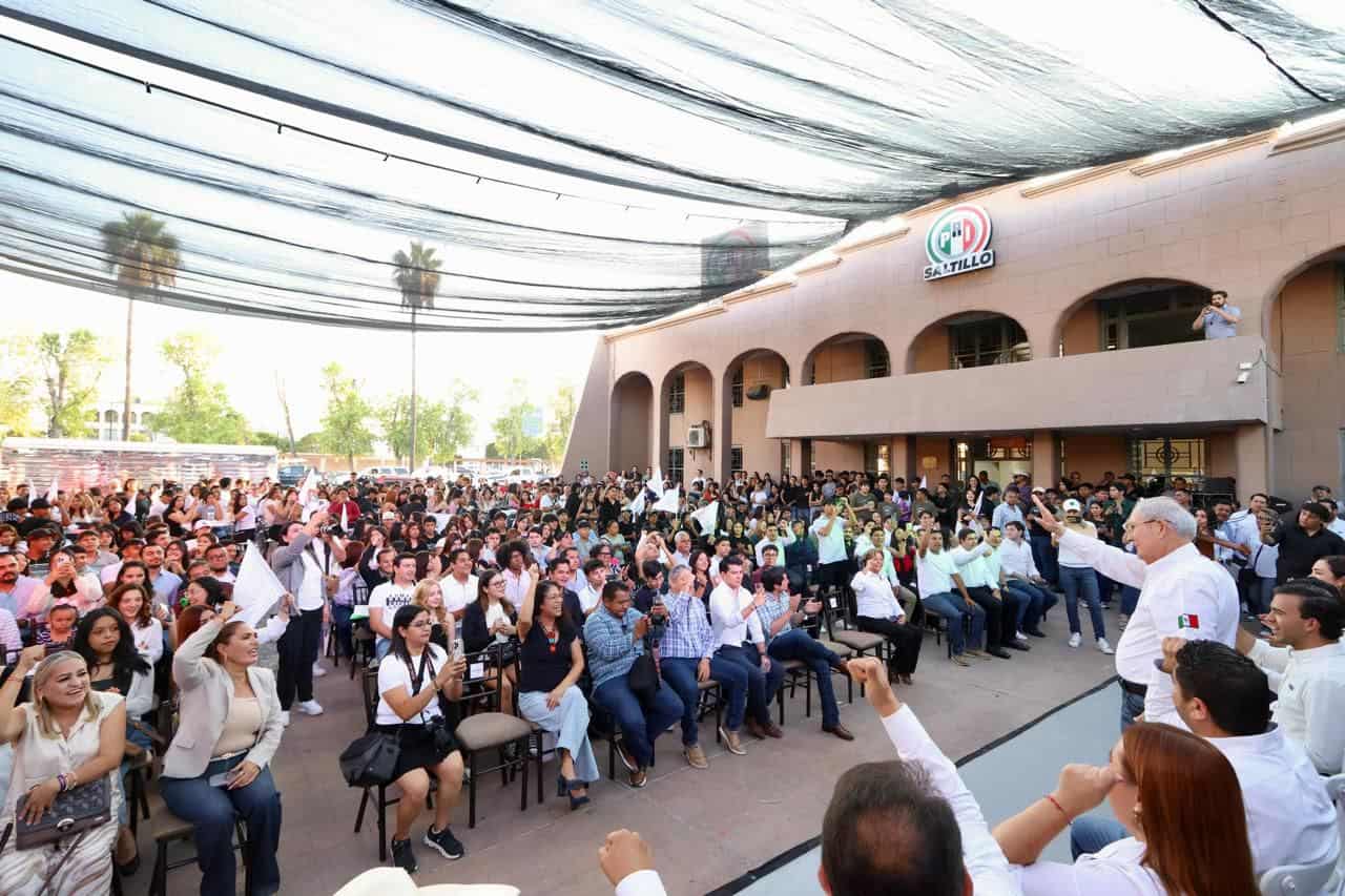 Manolo Jiménez Salinas reconocido en ceremonia de Galardones RED 2025 del PRI Coahuila