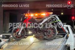 Choque entre Taxi y Motocicleta Deja Pareja Herida en Avenida Industrial
