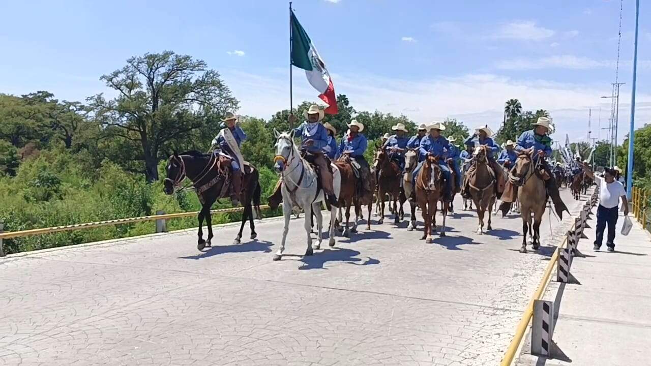 Jinetes de la Cabalgata Santo Domingo-Sabinas arriban a Sabinas tras recorrer 300 km
