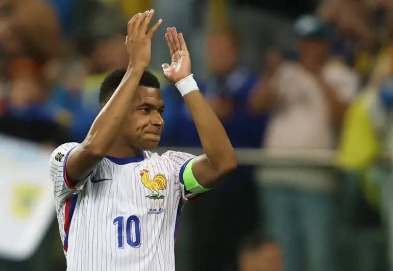 Goles de Olise y Mbappé aseguran triunfo de Francia sobre Ucrania