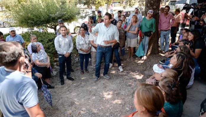 Alcalde de Saltillo supervisa programa Aquí Andamos en Lomas de Lourdes