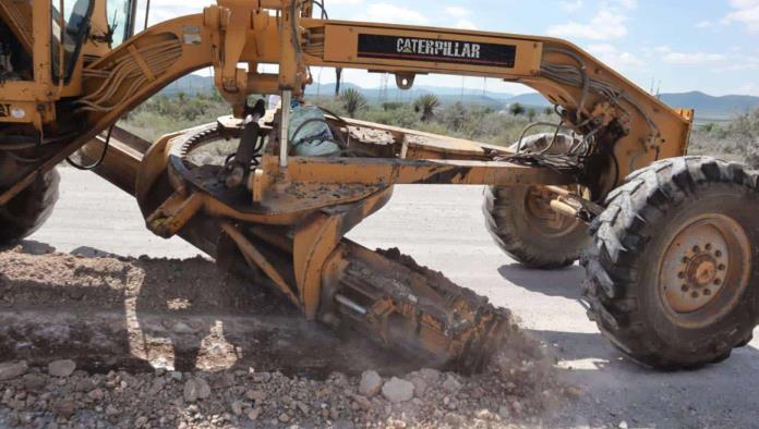 Inician trabajos de rehabilitación de caminos rurales en Saltillo