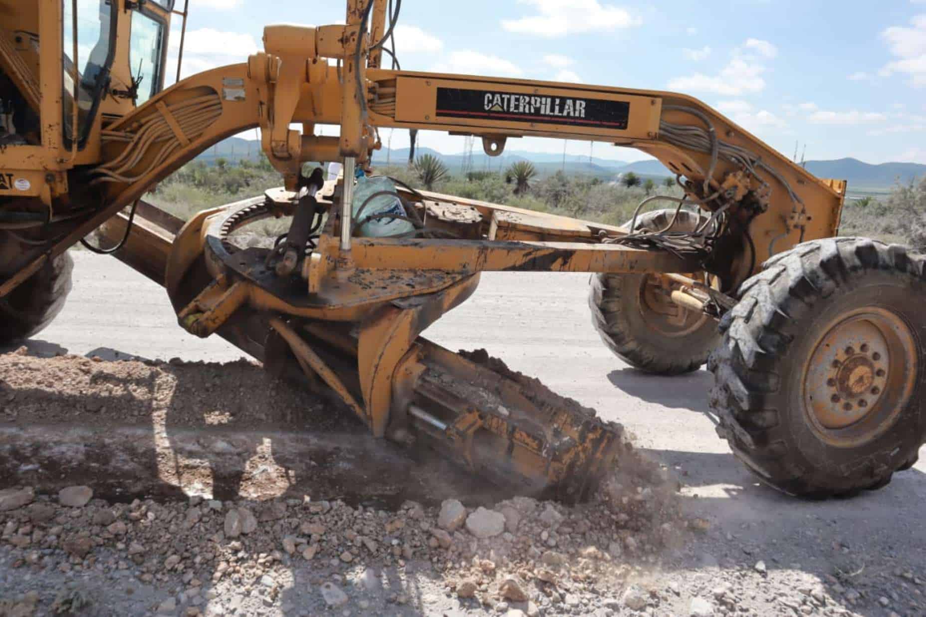 Inician trabajos de rehabilitación de caminos rurales en Saltillo