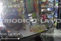Anciana es víctima de robo con cuchillo en tienda de conveniencia