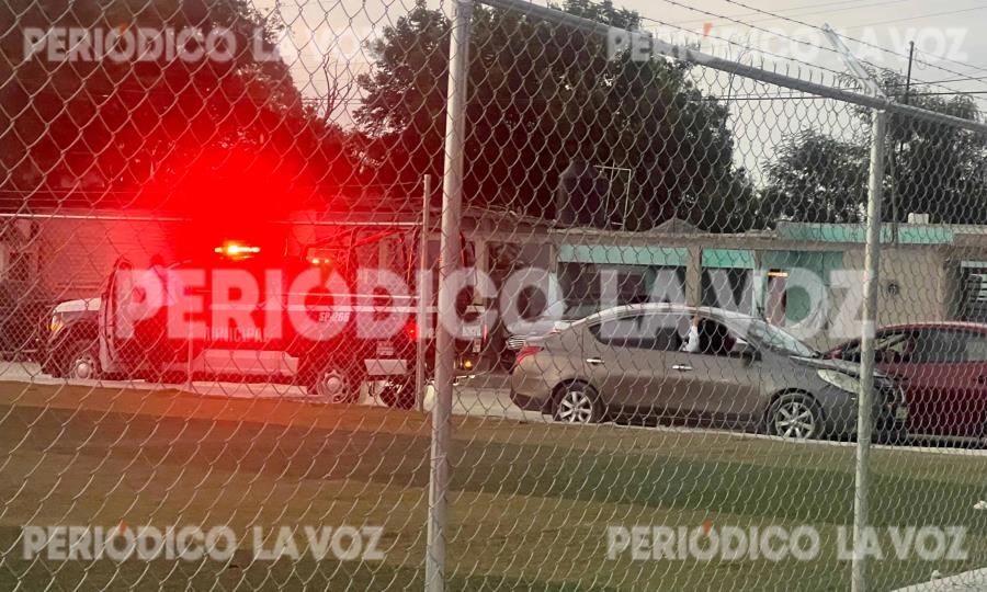 Choque de Vehículos en Obrera Sur: Sedán Gris Impactado