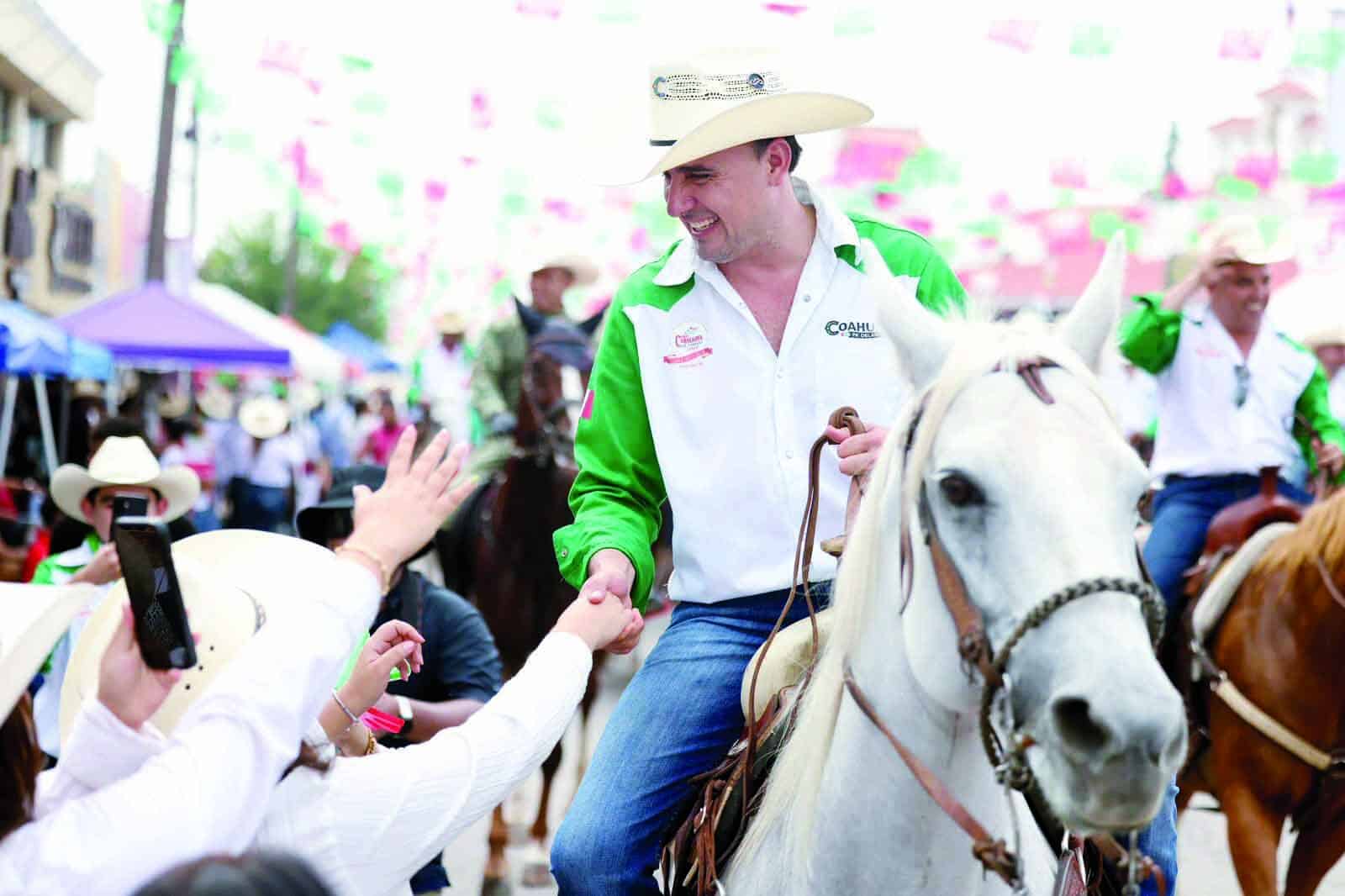 Gobernador Manolo Jiménez Salinas lidera Gran Cabalgata Sabinas 2025