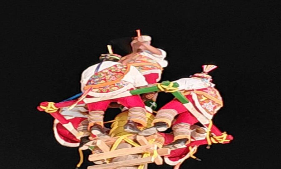 Ceremonia ancestral de los Voladores de Papantla en Sabinas